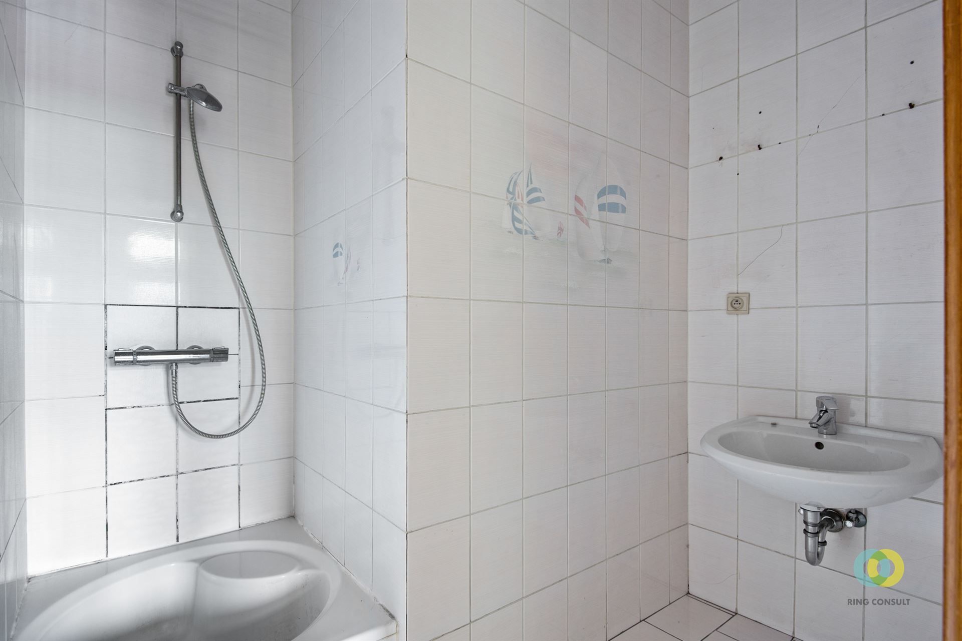 Zeer ruim appartement in klein gebouw foto 8