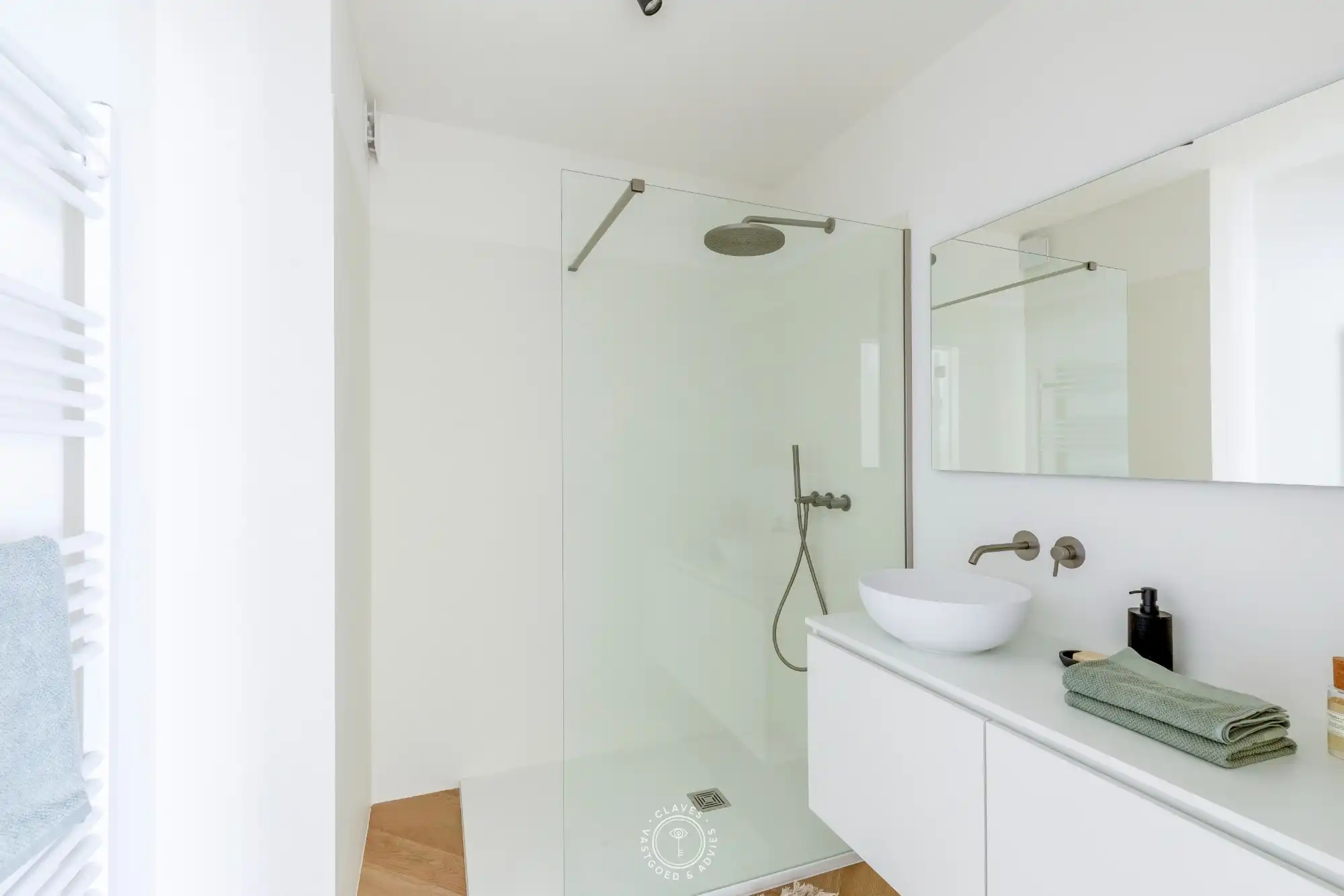 High-end vernieuwbouwappartement met privatieve tuin foto 16