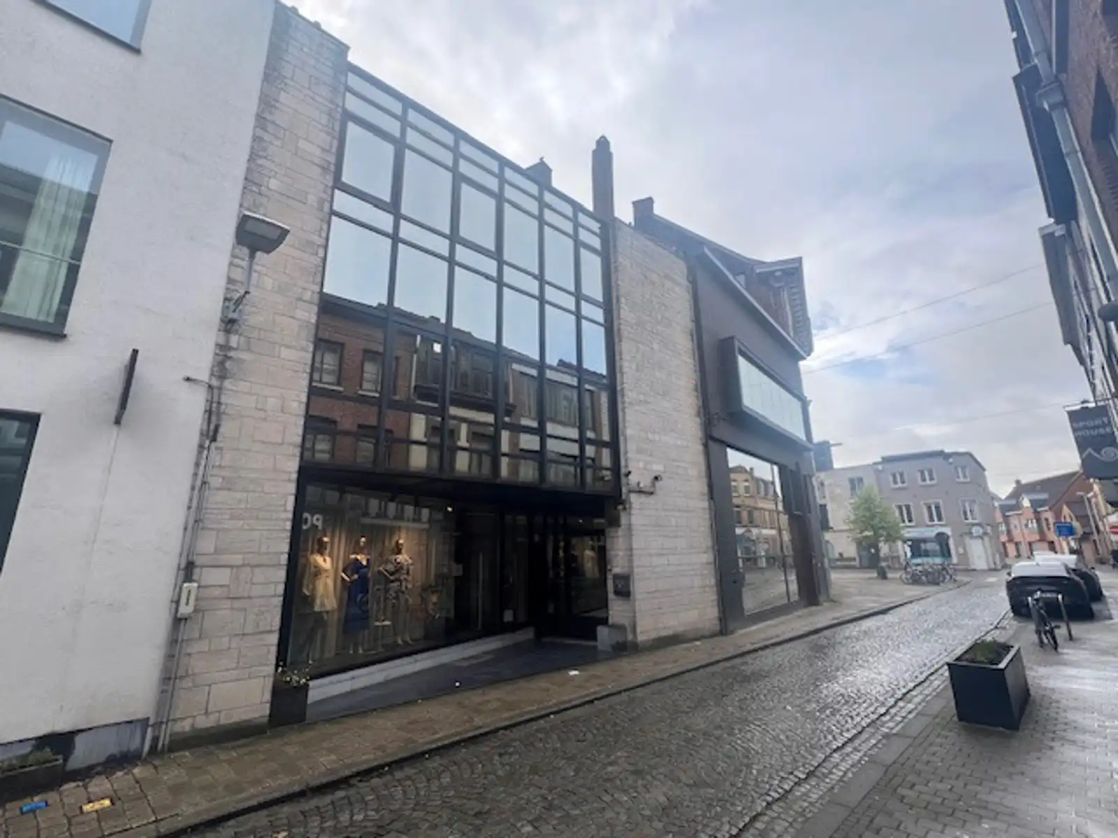 Multifunctioneel gebouw in het centrum van Lokeren foto 2