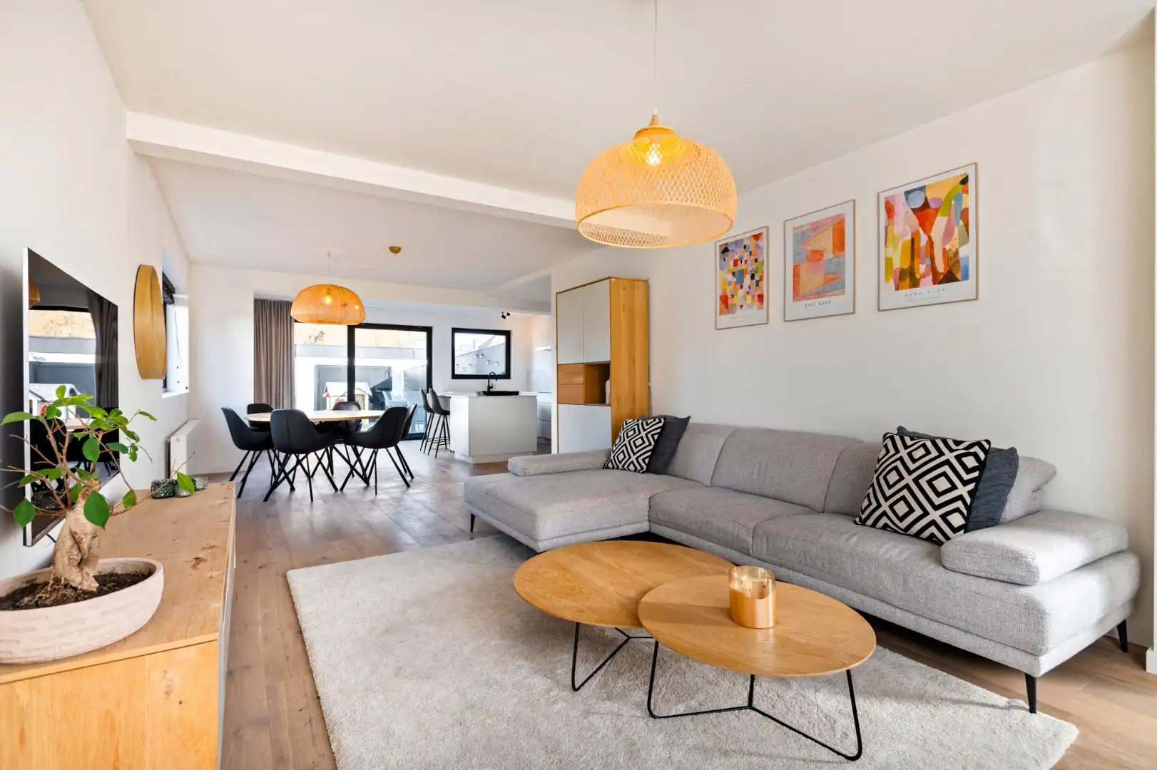 Instapklare vernieuwde woning op absolute topligging foto 2
