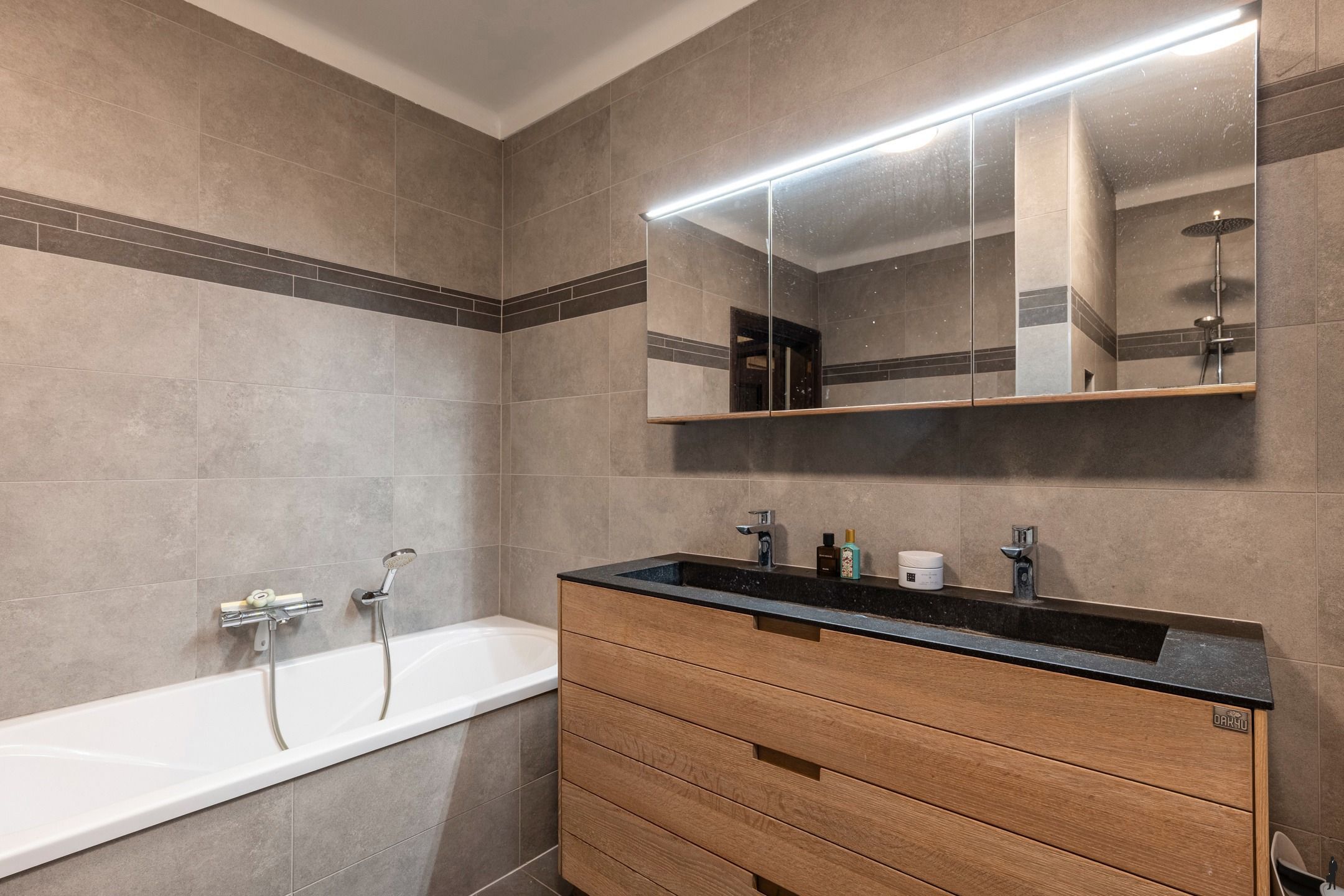 Grotendeels gerenoveerde villa met 4-5 slpk. in centrum Ravels foto 17