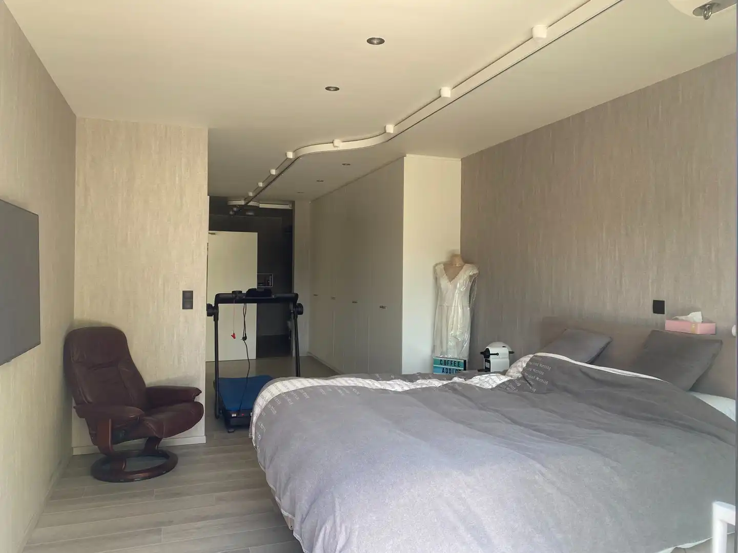 Instapklare, drempelloze gezinswoning met 4 slaapkamers, 2 badkamers en prachtige tuin foto 8
