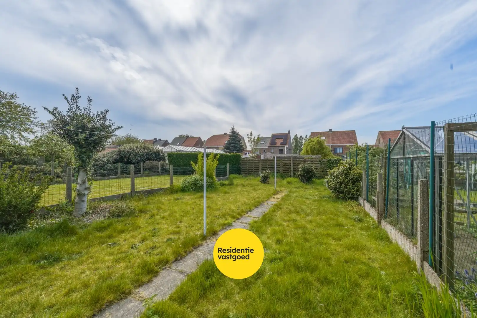 Ruime gezinswoning met tuin en garage nabij centrum Oudenburg foto 15