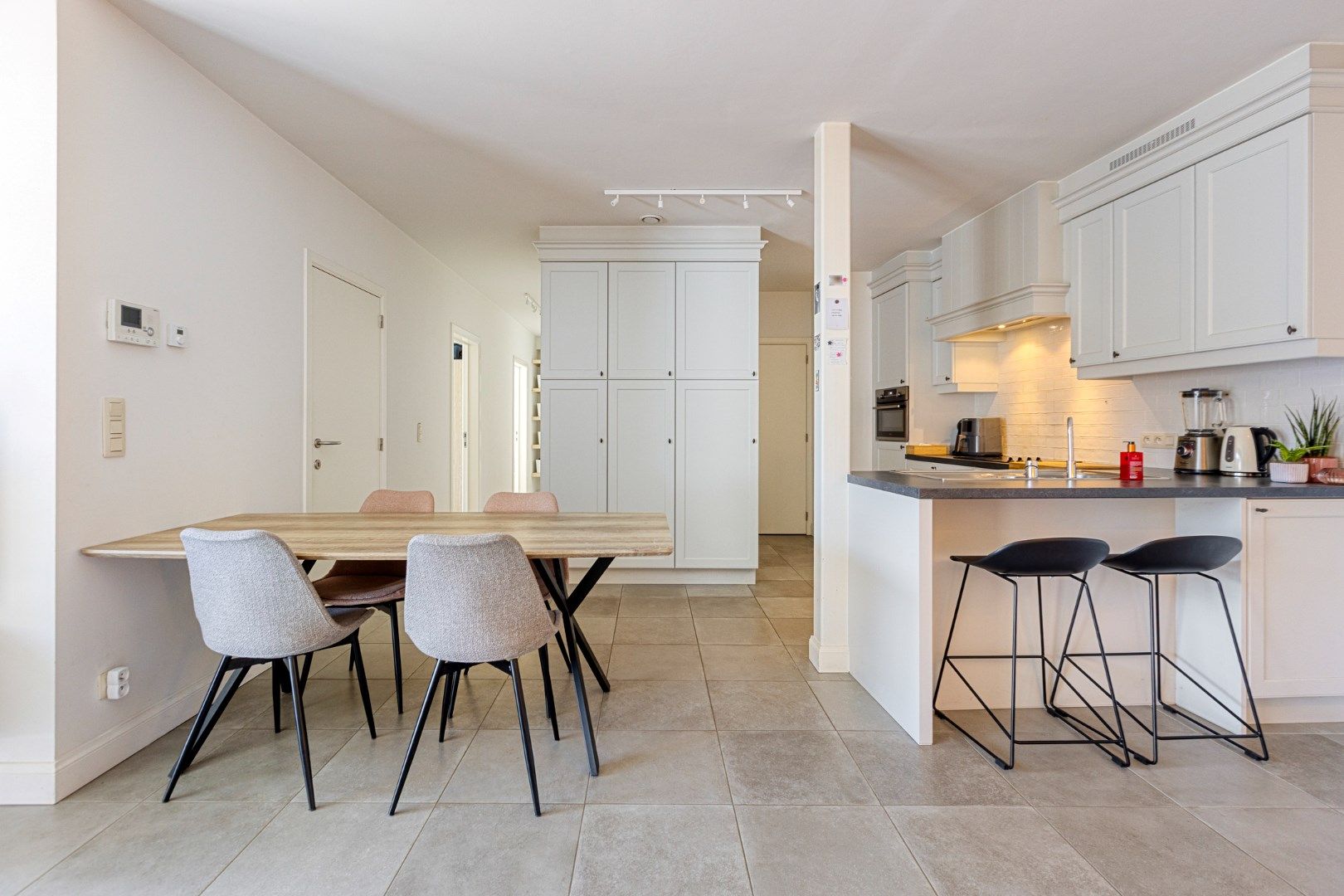 Instapklaar gelijkvloers appartement met 3 slpks, kelderberging en parking te OLV Olen ! foto 7