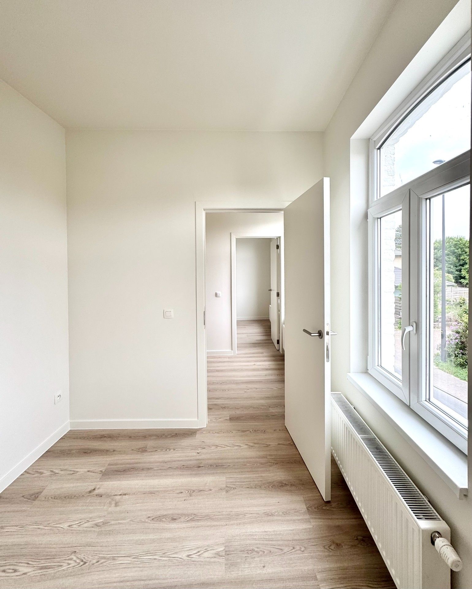 GERENOVEERDE WONING MET 3 SLPKS, TERRAS EN PARKING foto 22