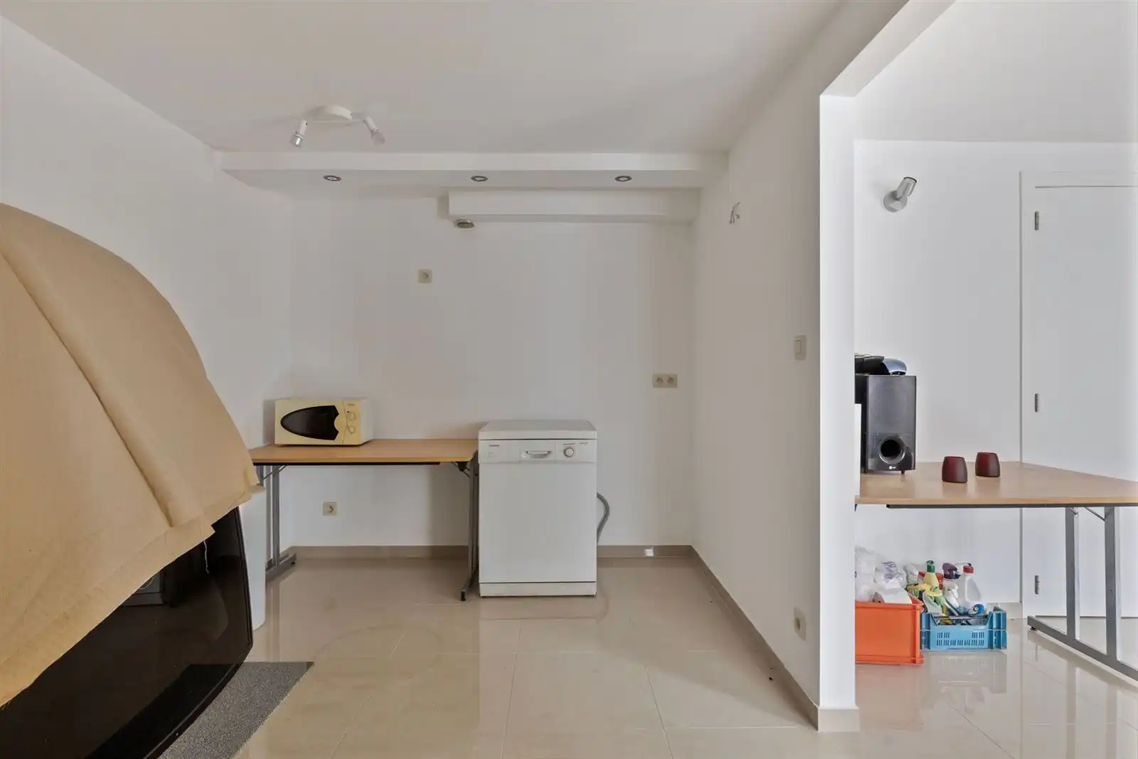 Stockage met bureel en sanitair  foto 13