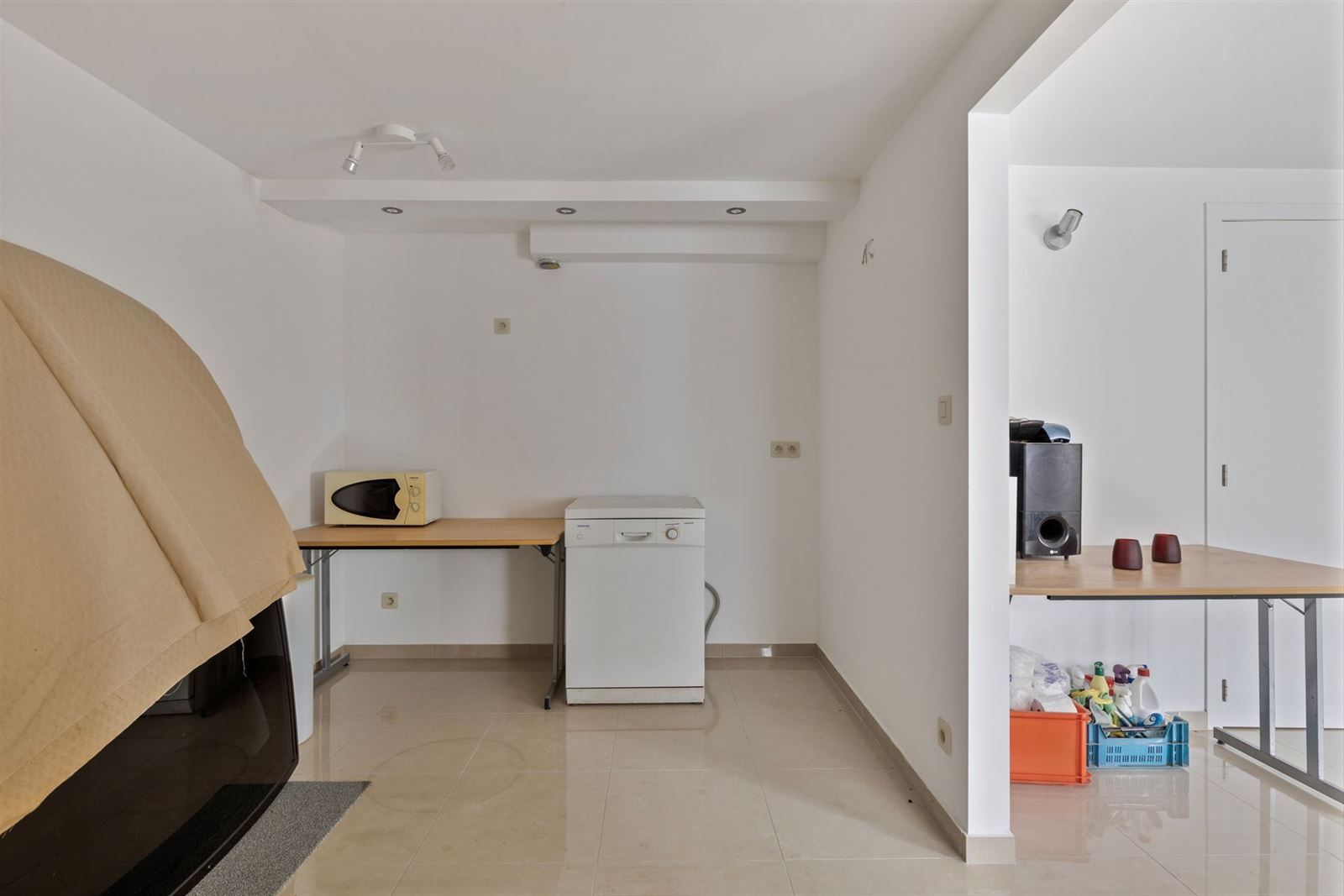 Stockage met bureel en sanitair  foto 13