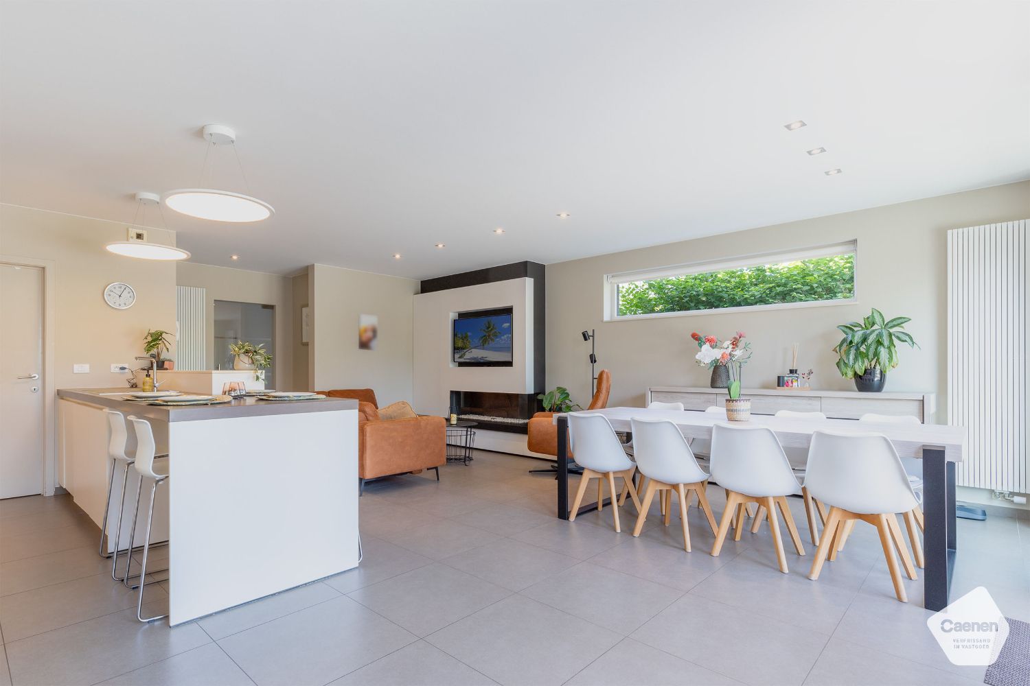 STIJLVOLLE HALF-OPEN WONING MET 5 SLAAPKAMERS en EEN PRACHTIGE TUIN OP EEN PERCEEL VAN 918 m² foto {{pictureIndex}}