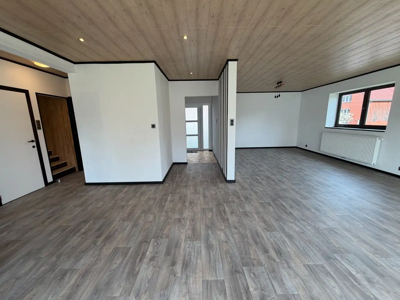 Ruime en lichtrijke vrijstaande woning foto 4