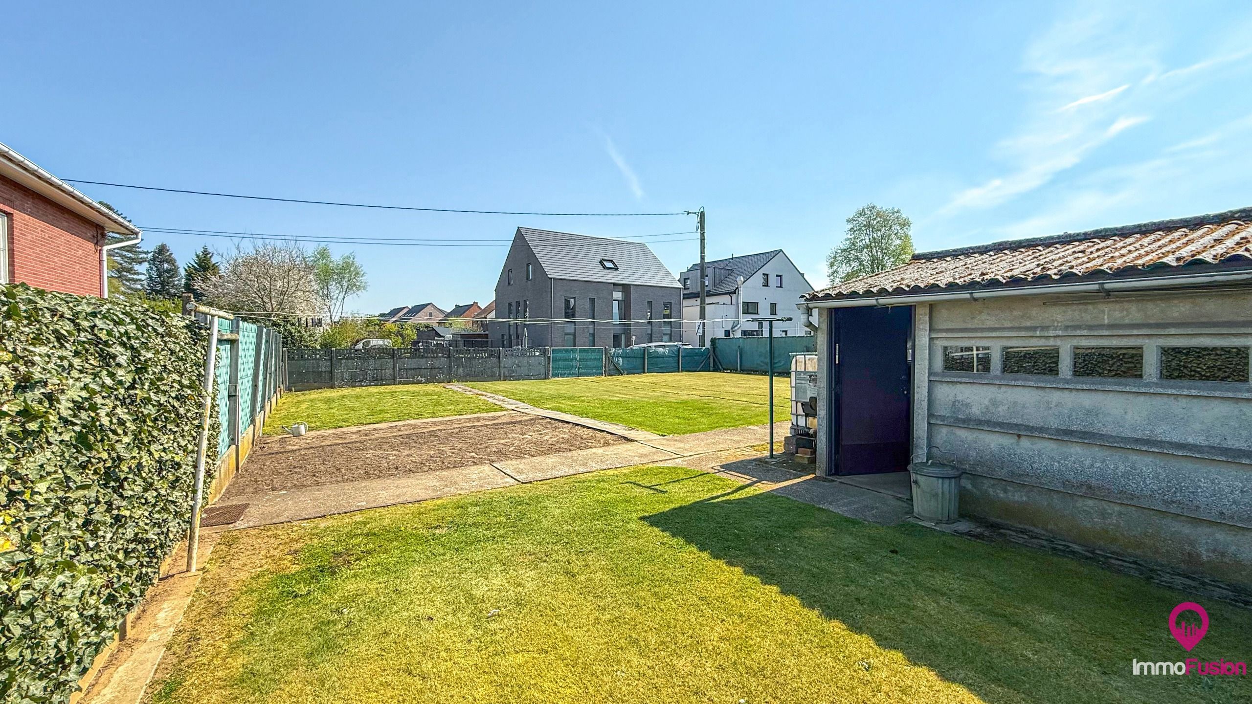 Woning met 3 slaapkamers, inpandige garage en grote tuin! foto 44