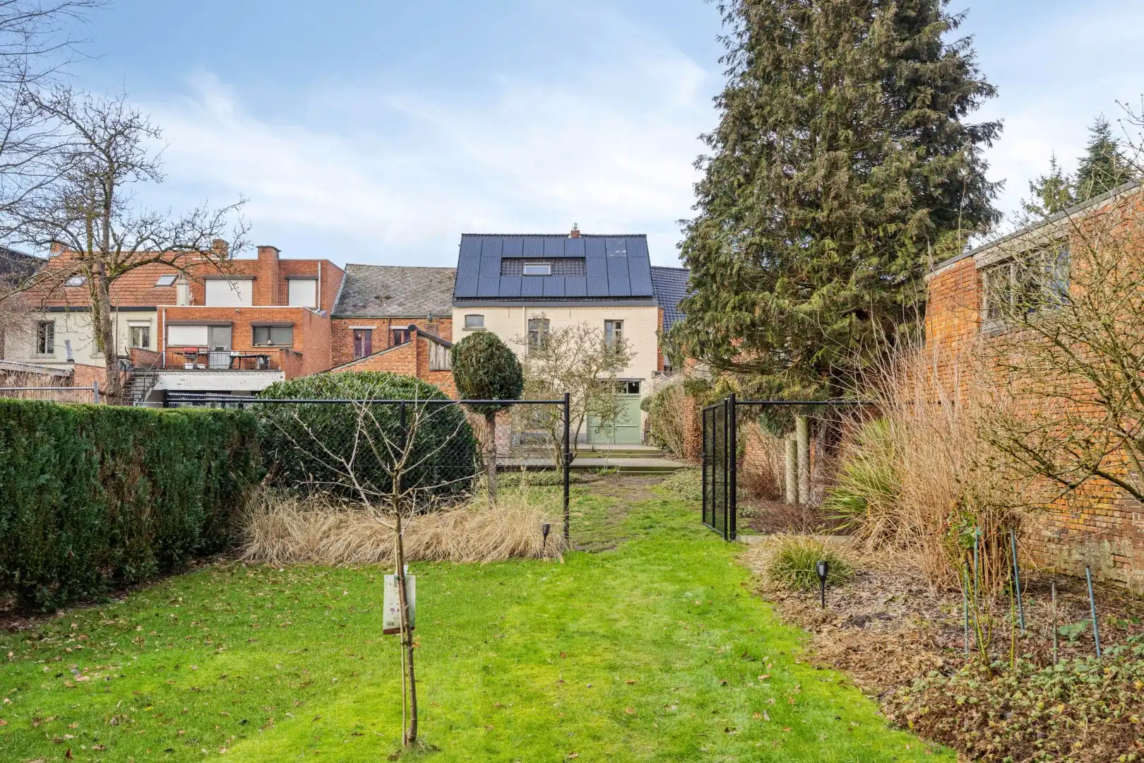 Ruime, instapklare woning met prachtig karakter en unieke tuin (29a40ca) !  foto 36