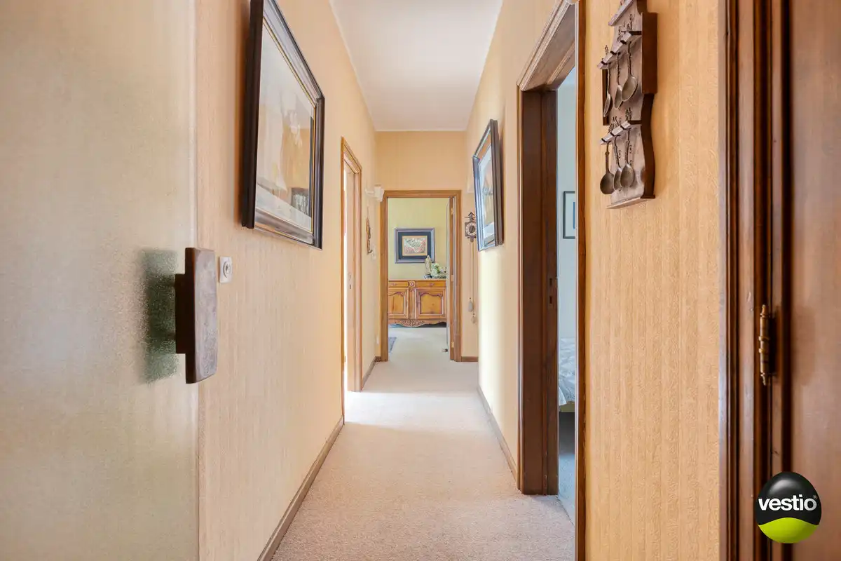 RUIME RESIDENTIEEL GELEGEN VILLA OP 46A89CA NABIJ CENTRUM BILZEN. foto 23