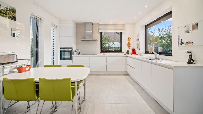 Moderne villa 247m² met bijgebouw-garage en zwembad op 58 are foto 12