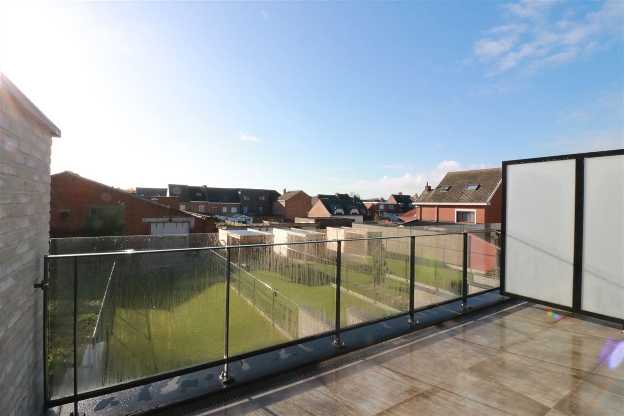 duplex met 2 grote slpk., zuidgericht terras, 2 parkings nabij centrum  foto 16
