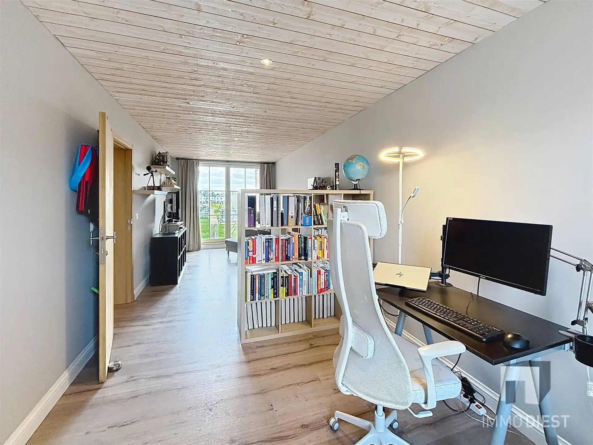 Charmante, instapklare gezinswoning met 3 ruime slaapkamers op 8a 52ca. foto 25