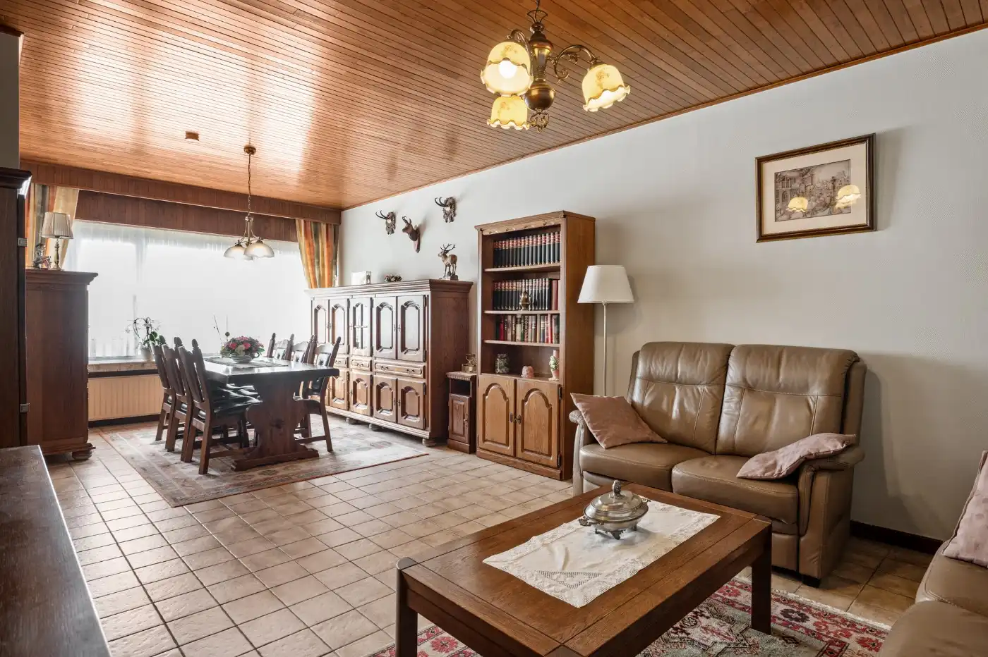 Gezellig, goed gelegen app. op GLV met 2 slpk., veranda en garage foto 2