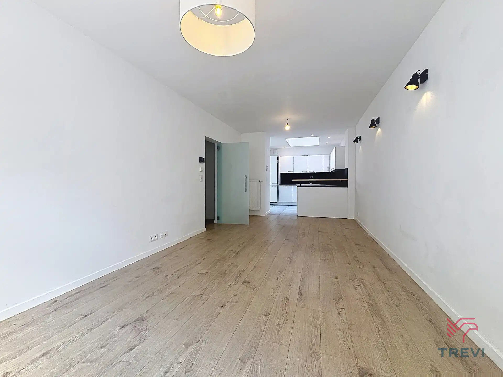 Mooie woning met 4 slaapkamers !  foto {{pictureIndex}}