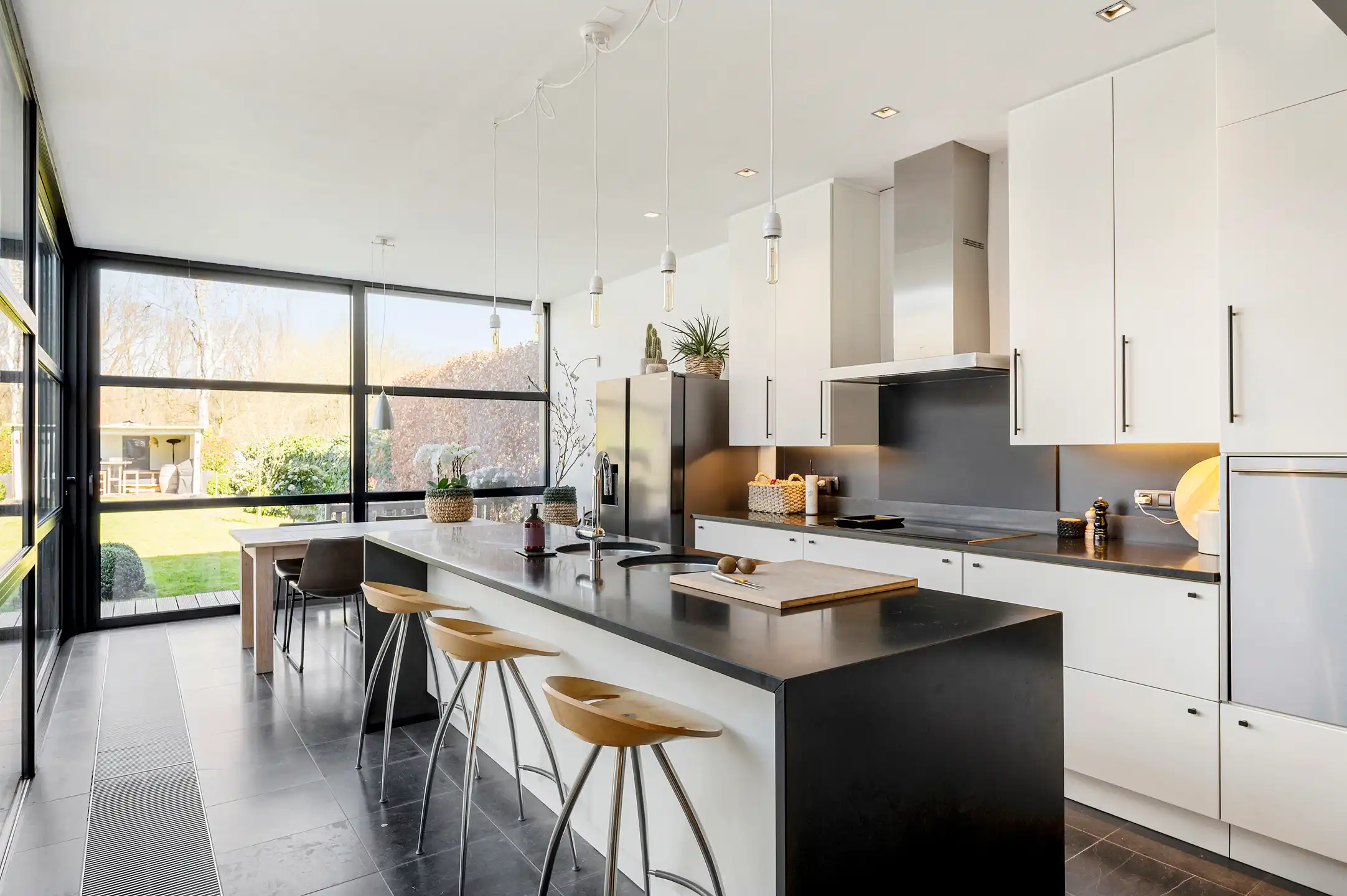 Ruime instapklare woning met zwembad te Brasschaat! foto 6