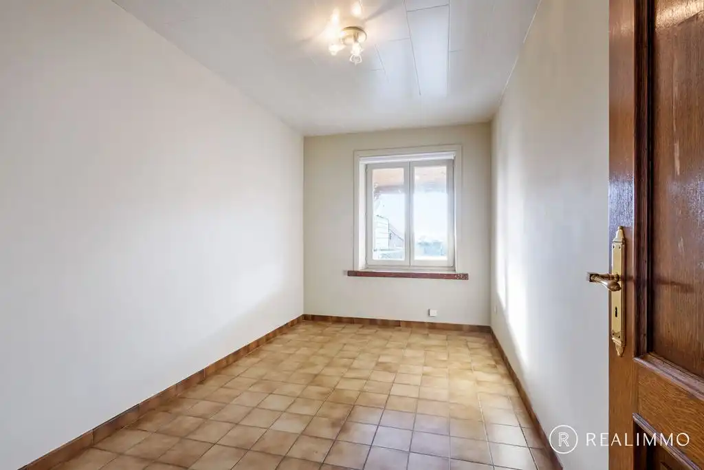 Zéér ruime rustig gelegen villa met afgesloten stal en autostaanplaats! foto 12