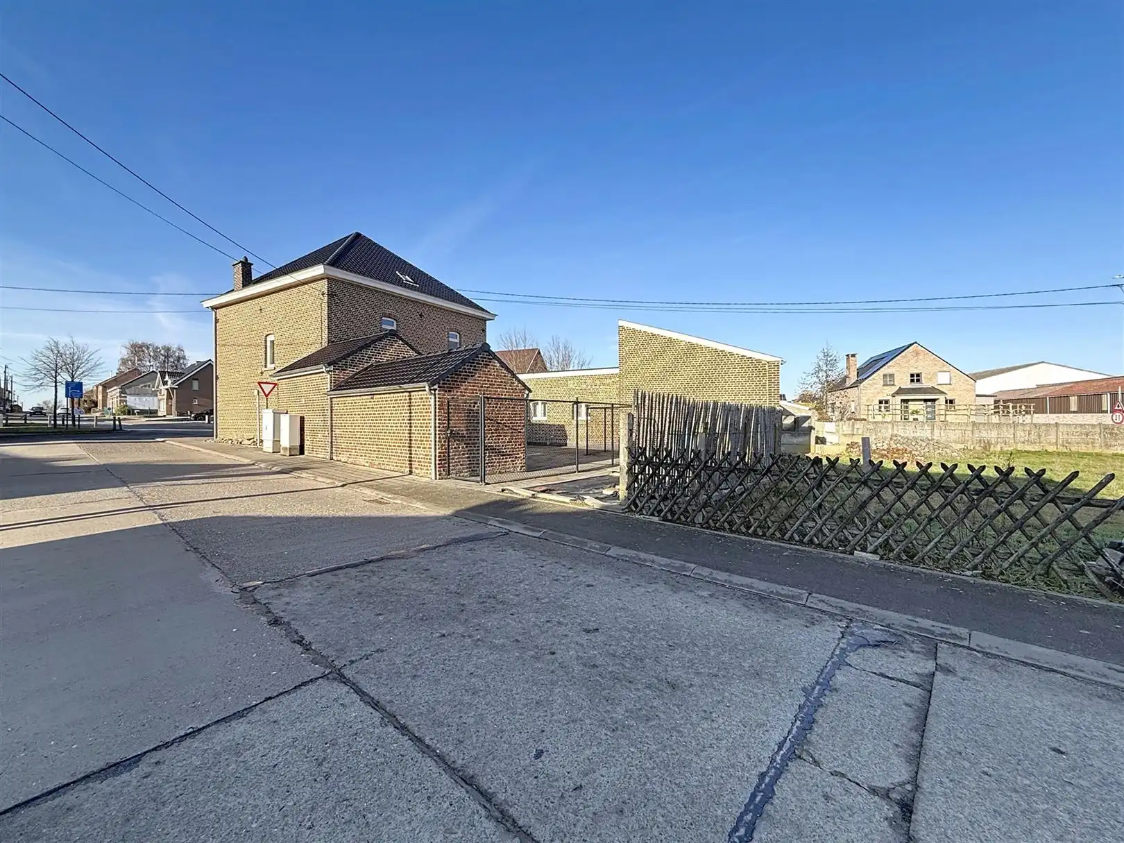 Ruime woning met 4 slpks en verhuurde studio + tuin foto 35