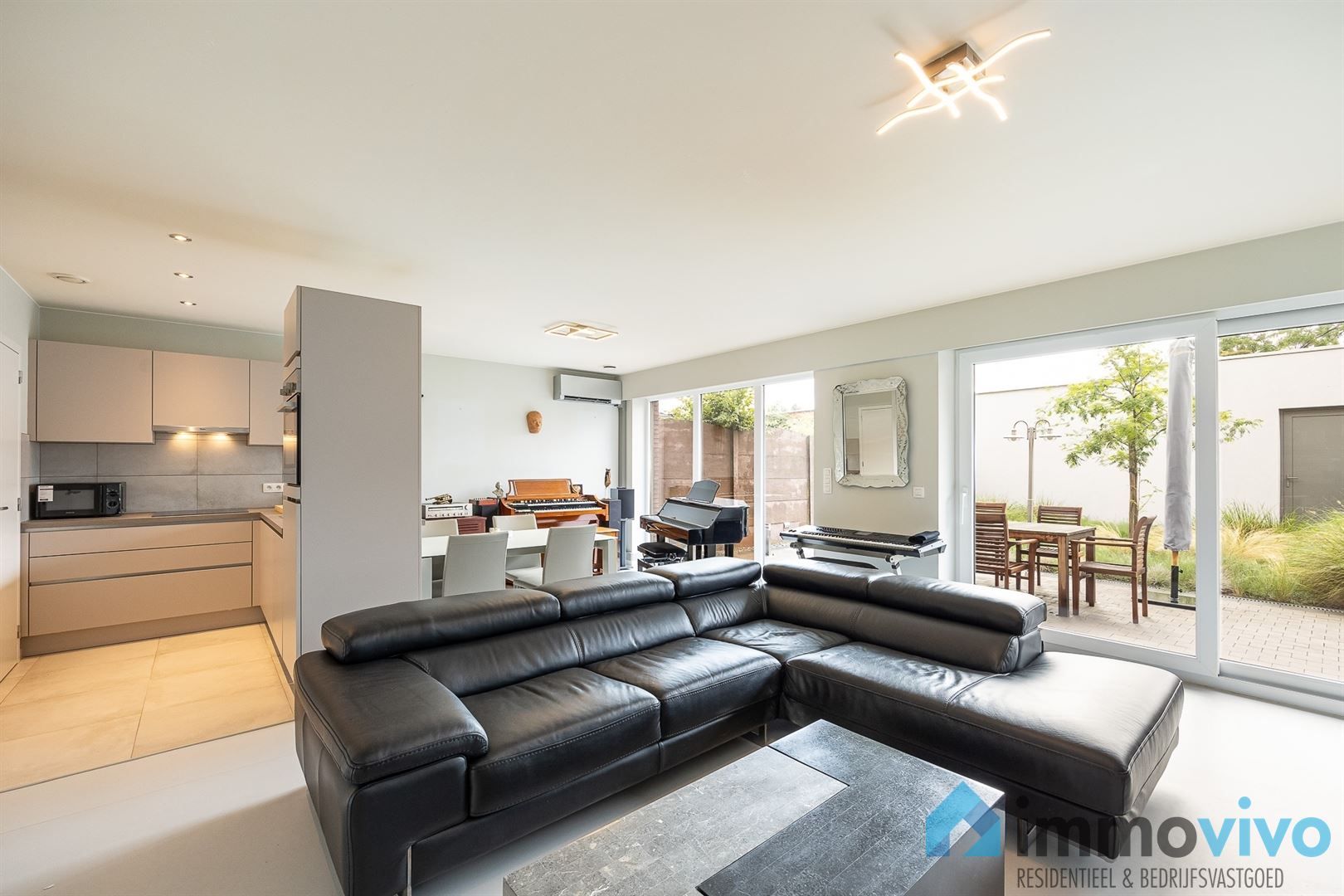 Gelijkvloers 2 slaapkamerappartement (BEN-woning!) met tuin en autostaanplaats. foto 2