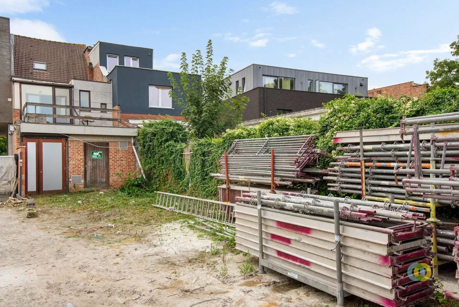 Bel-étage woning met grote garage foto 17