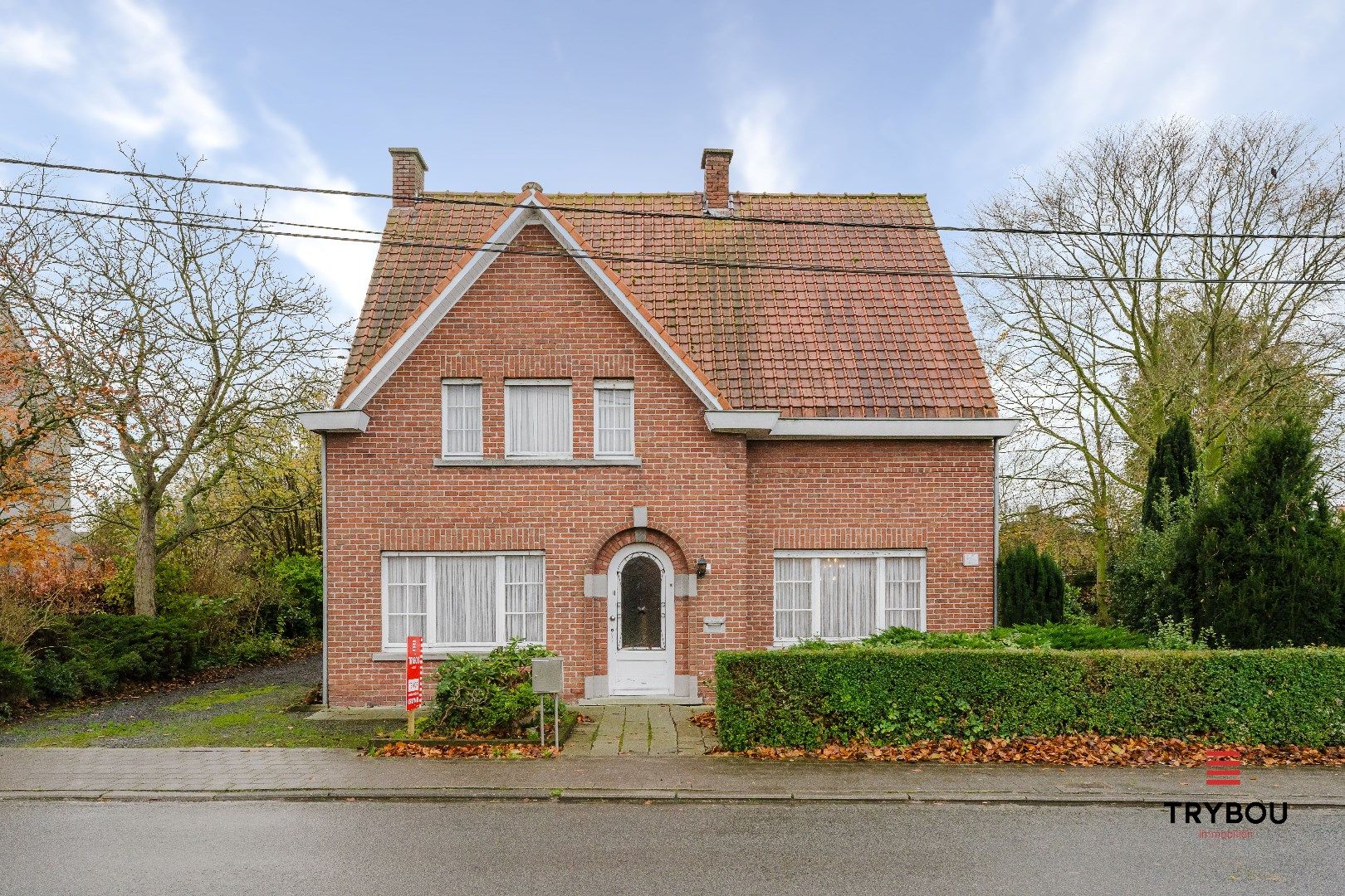 Hoofdfoto van de publicatie: Alleenstaande woning op een ruim perceel van 2270 m² met rustige ligging te Langemark