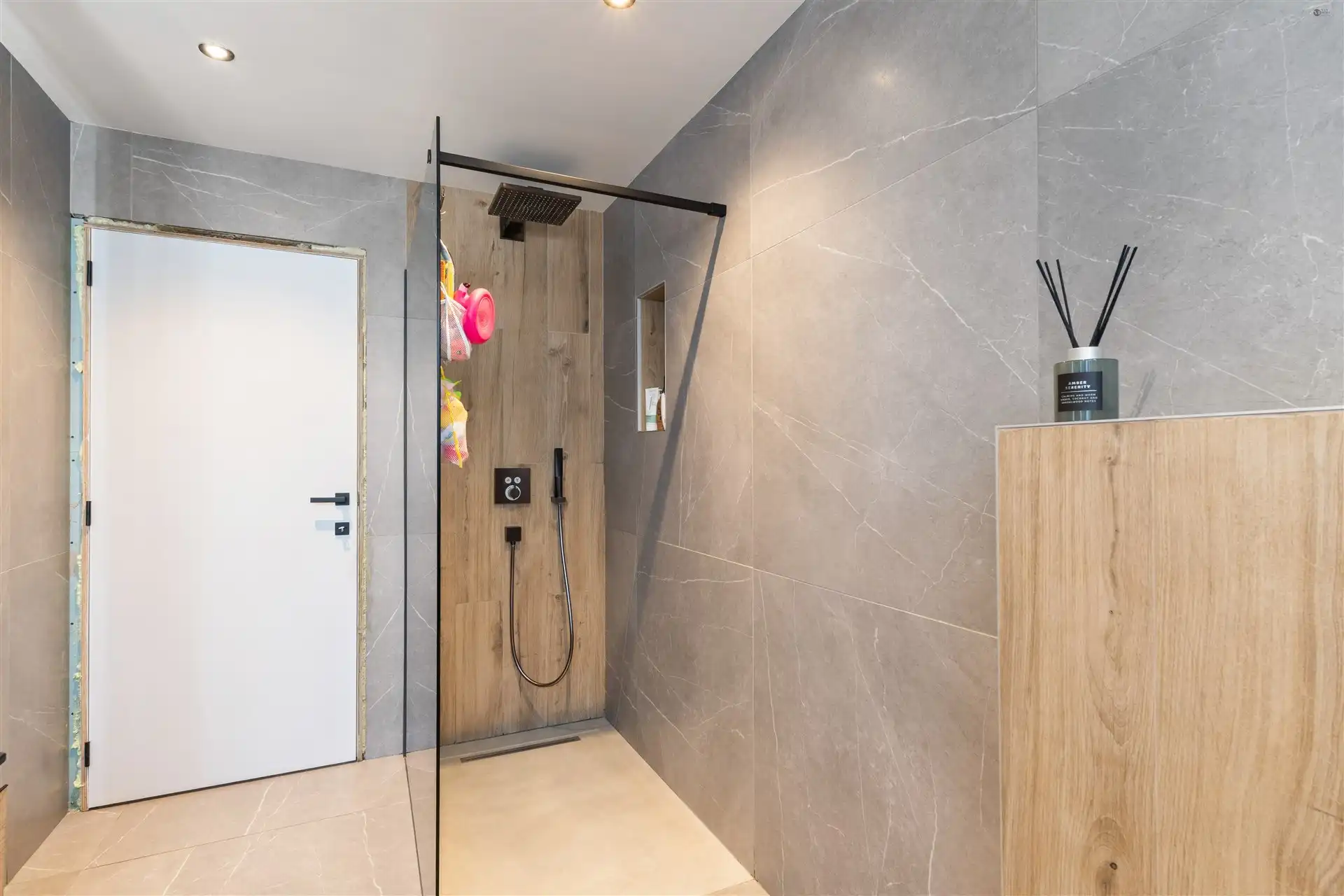 Gerenoveerde bungalow in een rustige woonwijk te Stekene foto 11