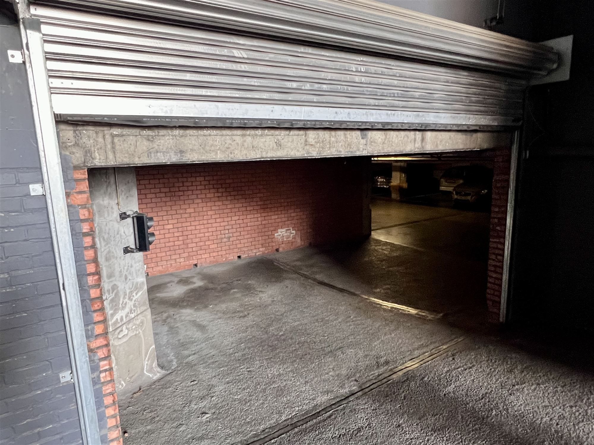 Ruim 2-slaapkamer appartement met overdekte garage. foto 15