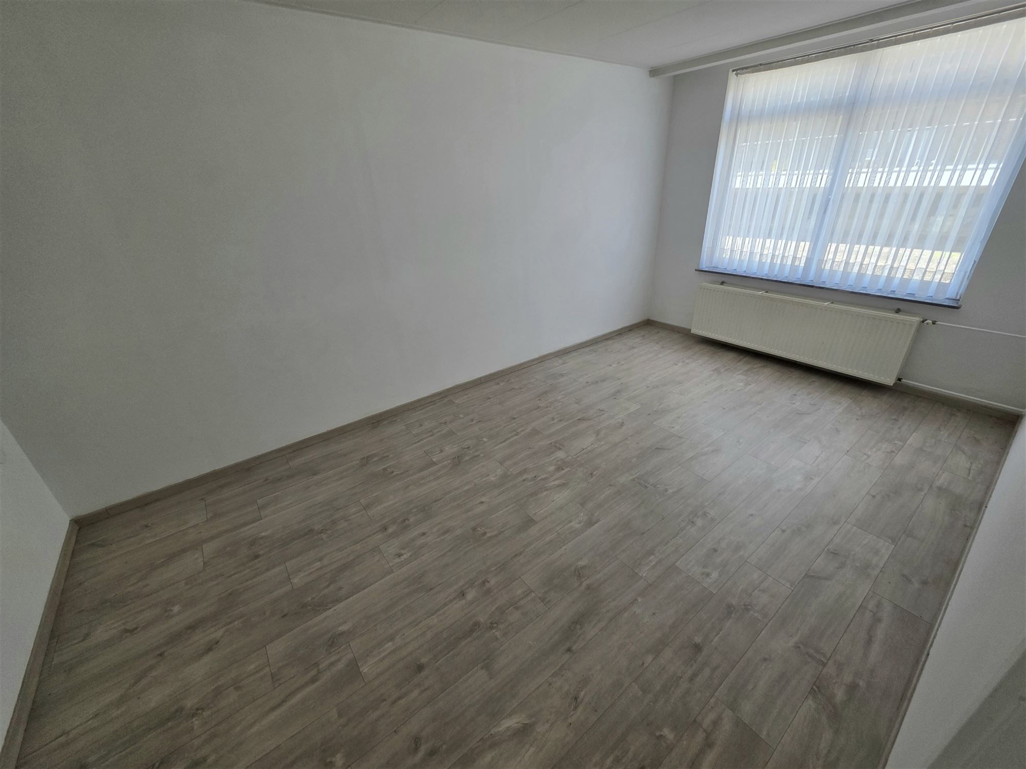 Ruim 2-slaapkamer appartement met overdekte garage. foto 15