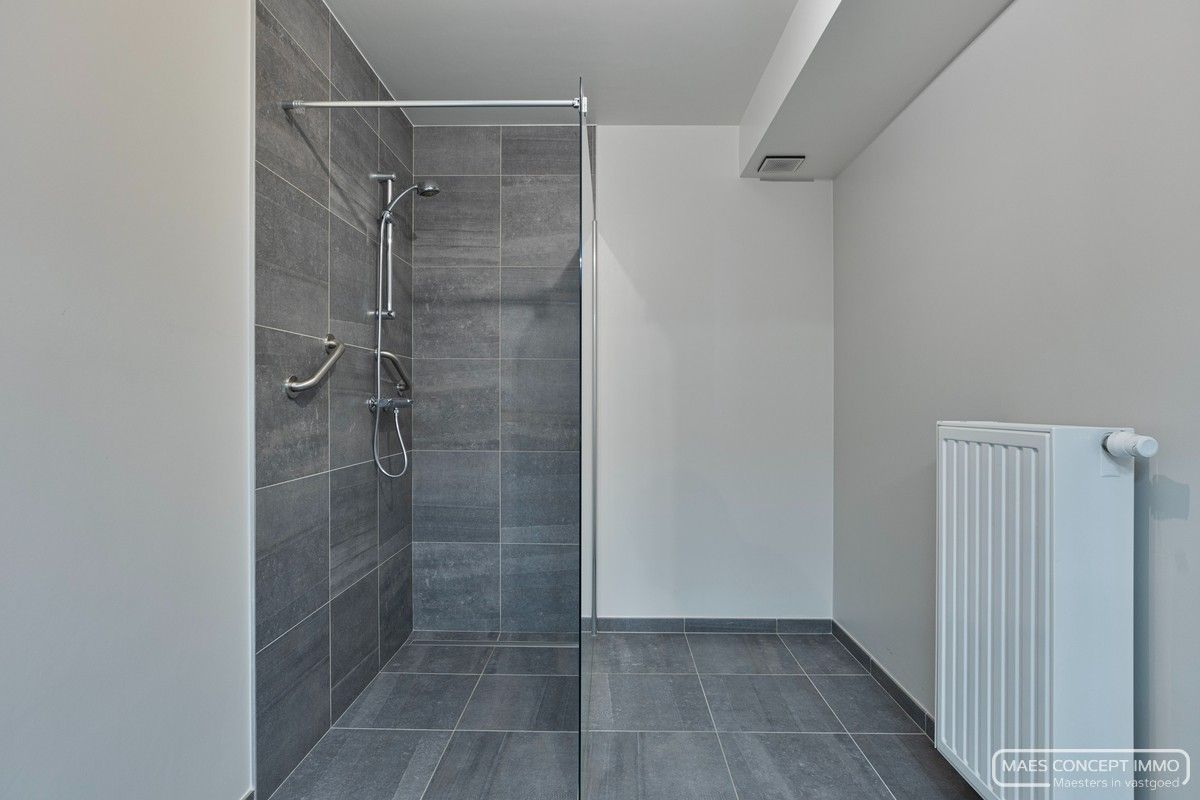 Ruim gelijkvloers 2-slaapkamerappartement in Jabbeke foto 11