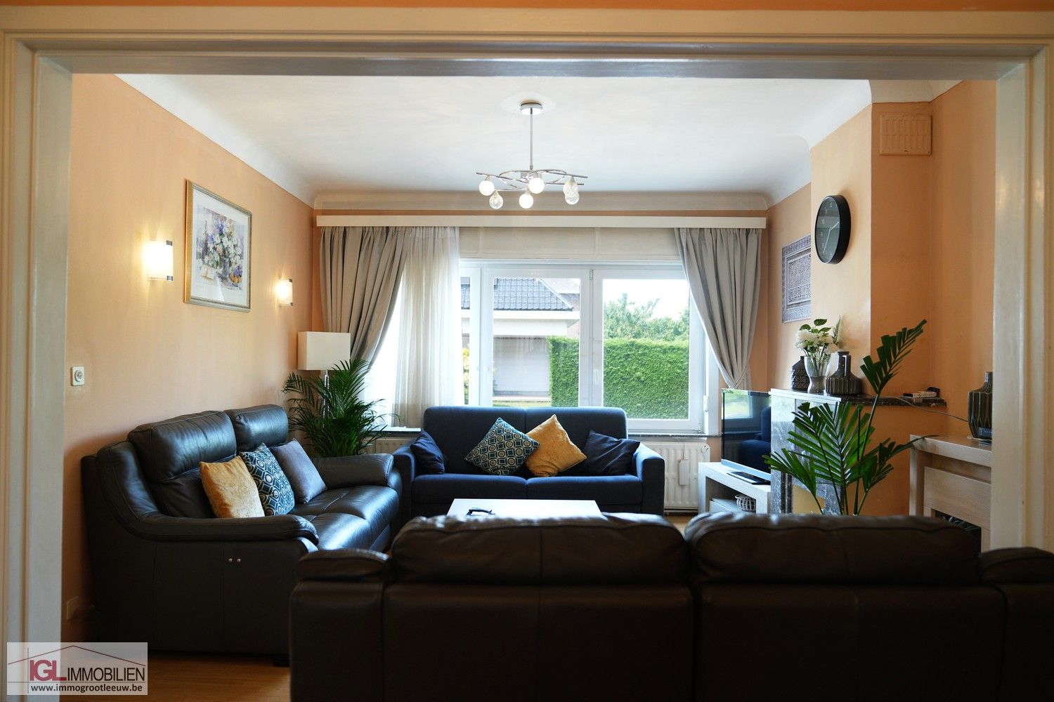 Ideaal gelegen bel-étage woning met 3 slaapkamers en garage foto 4
