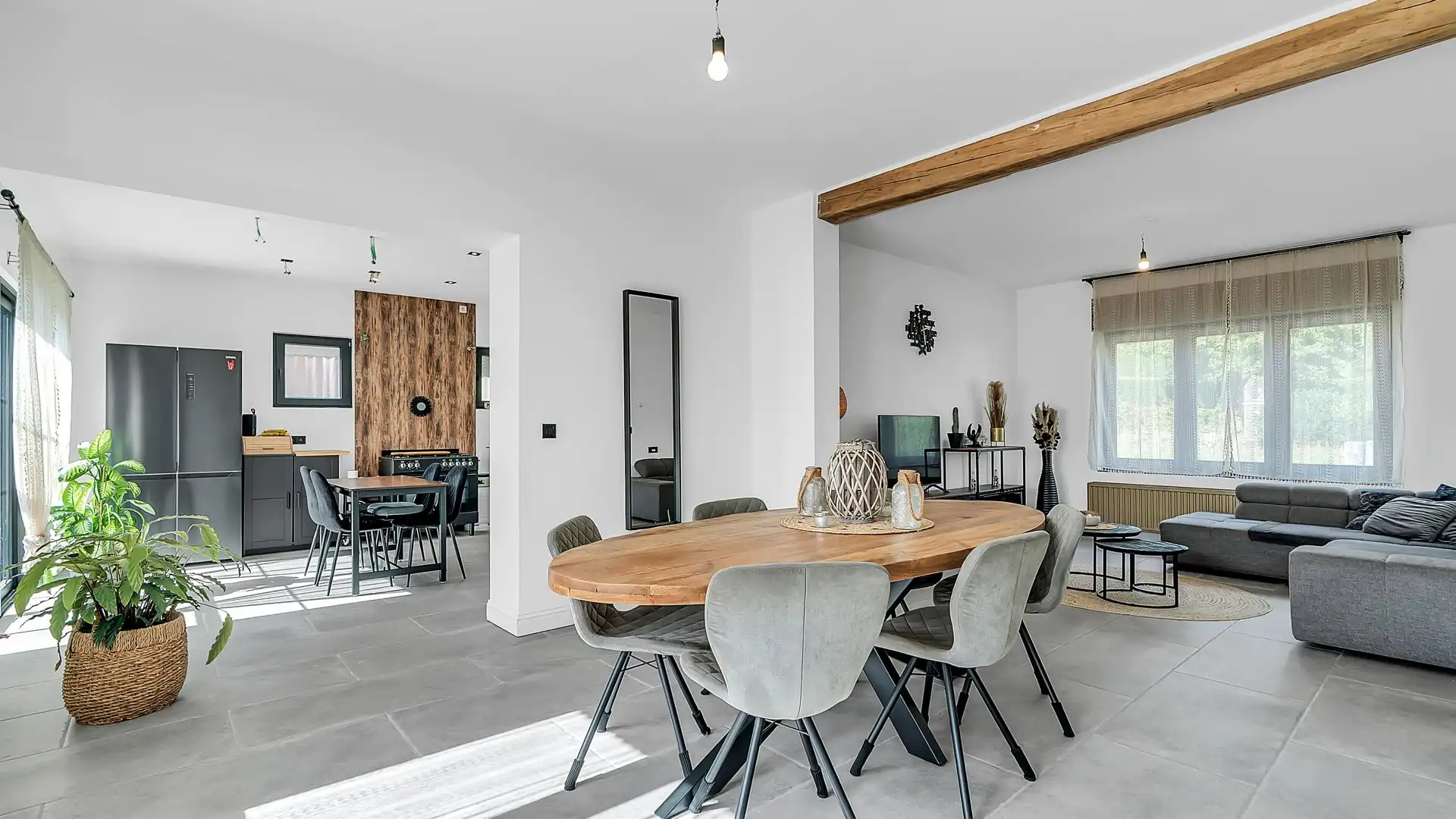 Rustig gelegen energiezuinige woning met 3 slaapkamers op een perceel van 6a foto 7