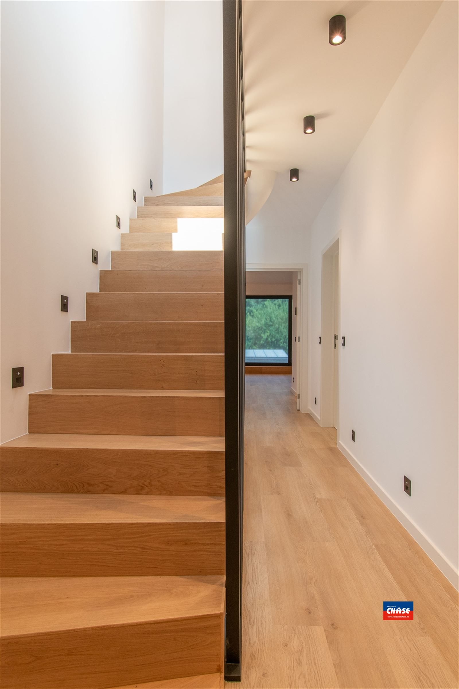 Nieuwbouwwoning met 4 slpks, 3 badk en tuin foto 24