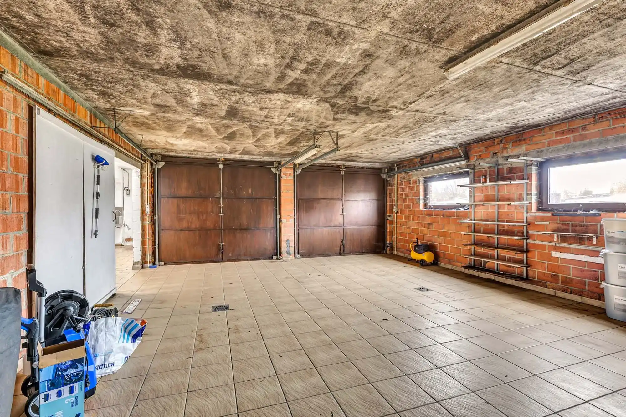 Handelswoning met ruime garage foto 21