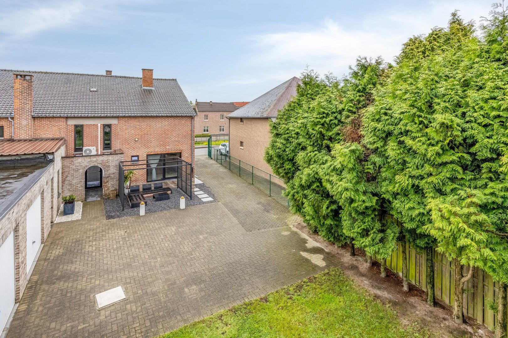 Vernieuwde woning met 319 m² woonplezier in het rustige Nerem foto 29