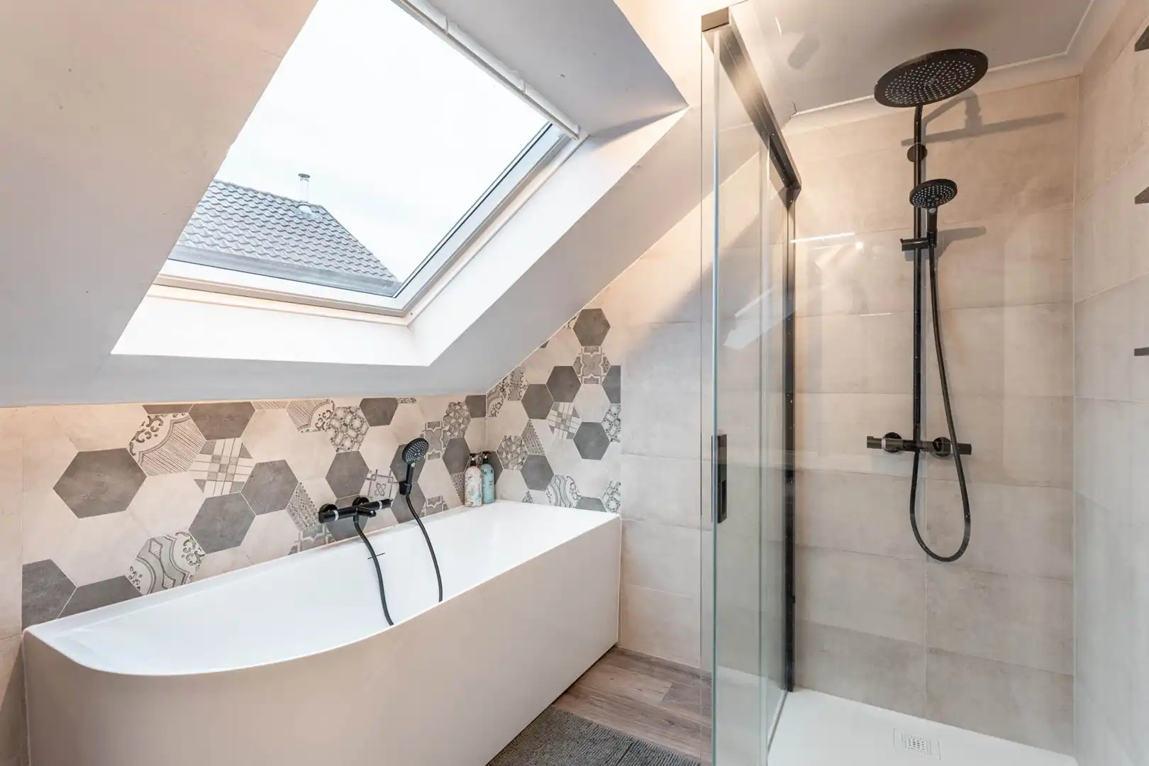 Instapklare woning met commercieel gelegen handelspand te Halen foto 19