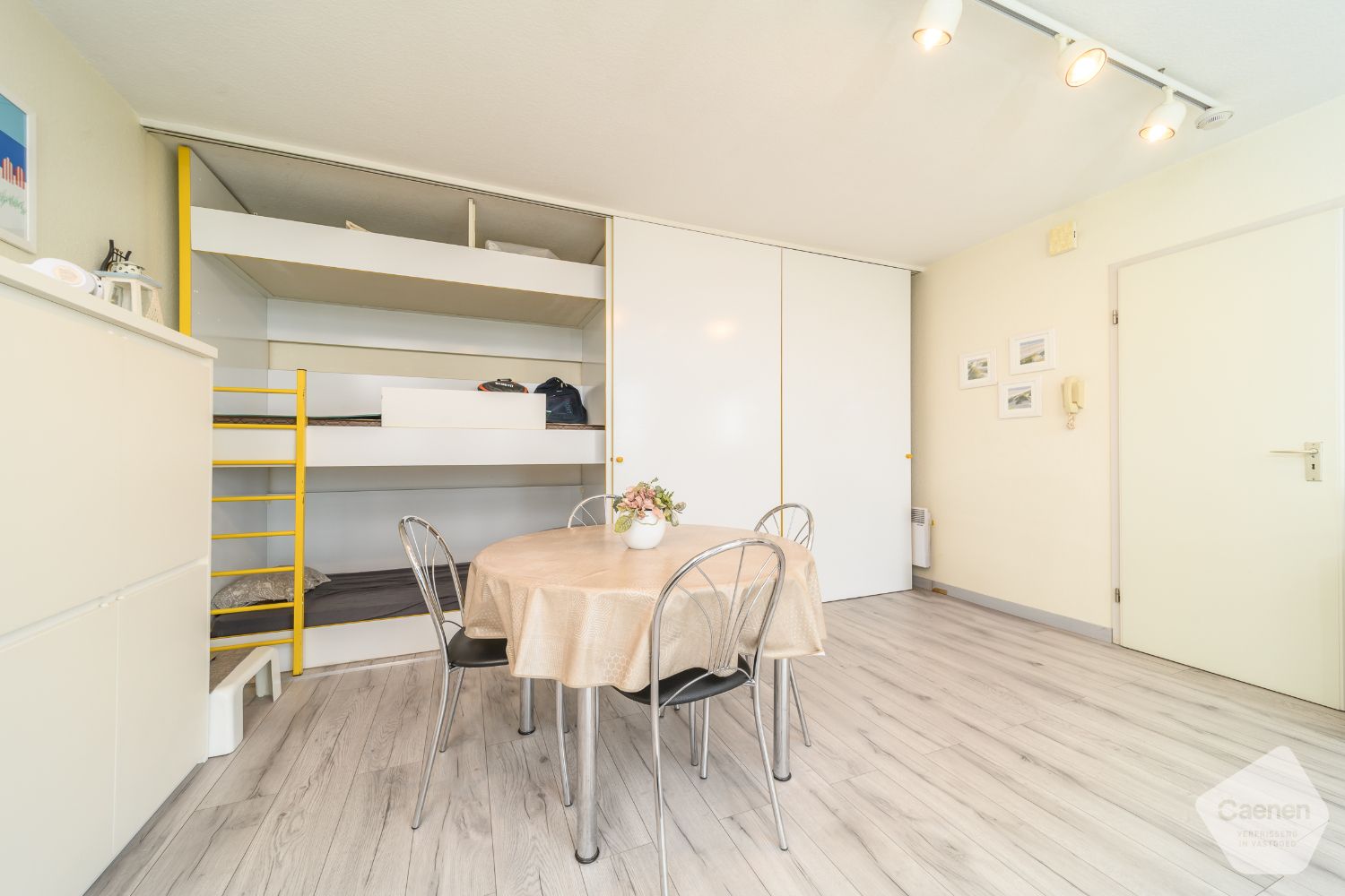 Gemeubelde studio met adembenemend frontaal zeezicht – EPC C foto 4