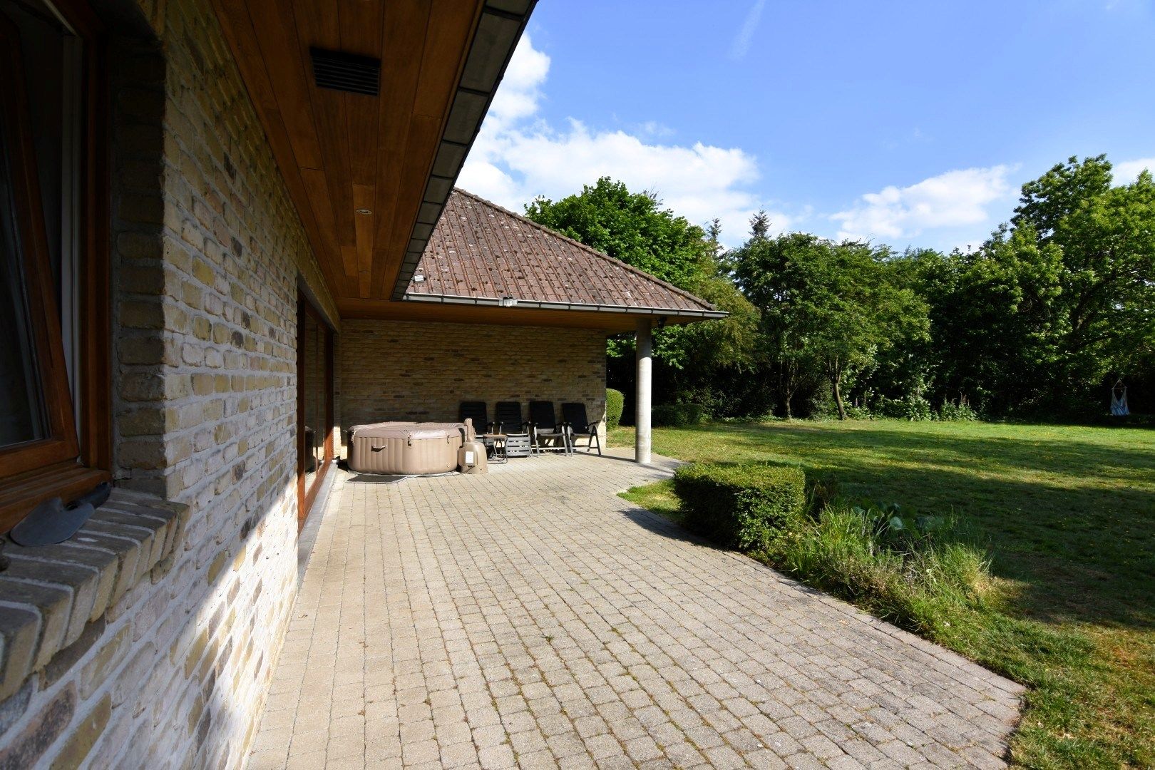 Alleenstaande woning met indrukwekkende tuin foto 27