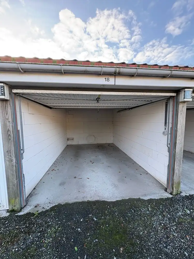 GARAGEBOX IN HET CENTRUM VAN TORHOUT foto 3