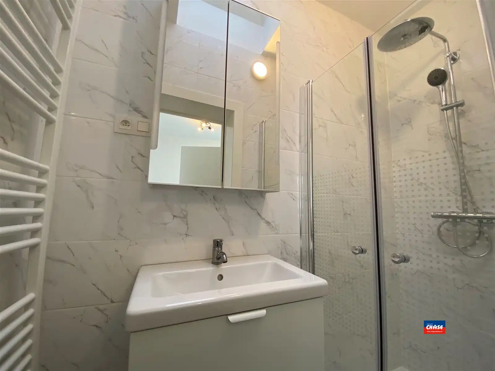 Verzorgde studio met aparte slaapkamer, fietsenstalling en kelderberging  foto 7