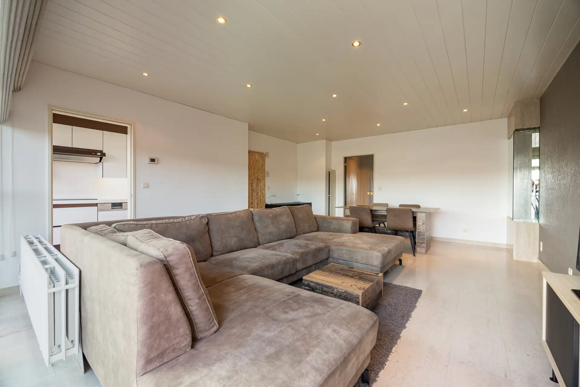 Lichtrijk appartement met drie slaapkamers en terras foto 2