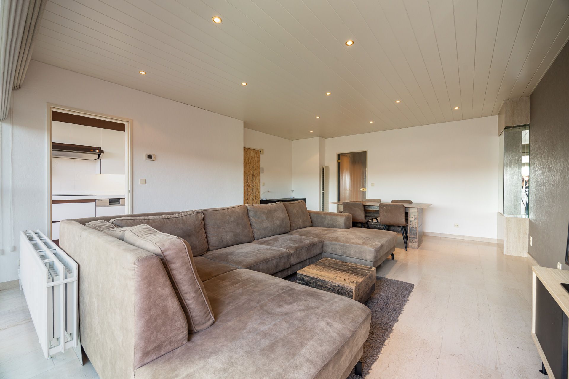 Lichtrijk appartement met drie slaapkamers en terras foto 2