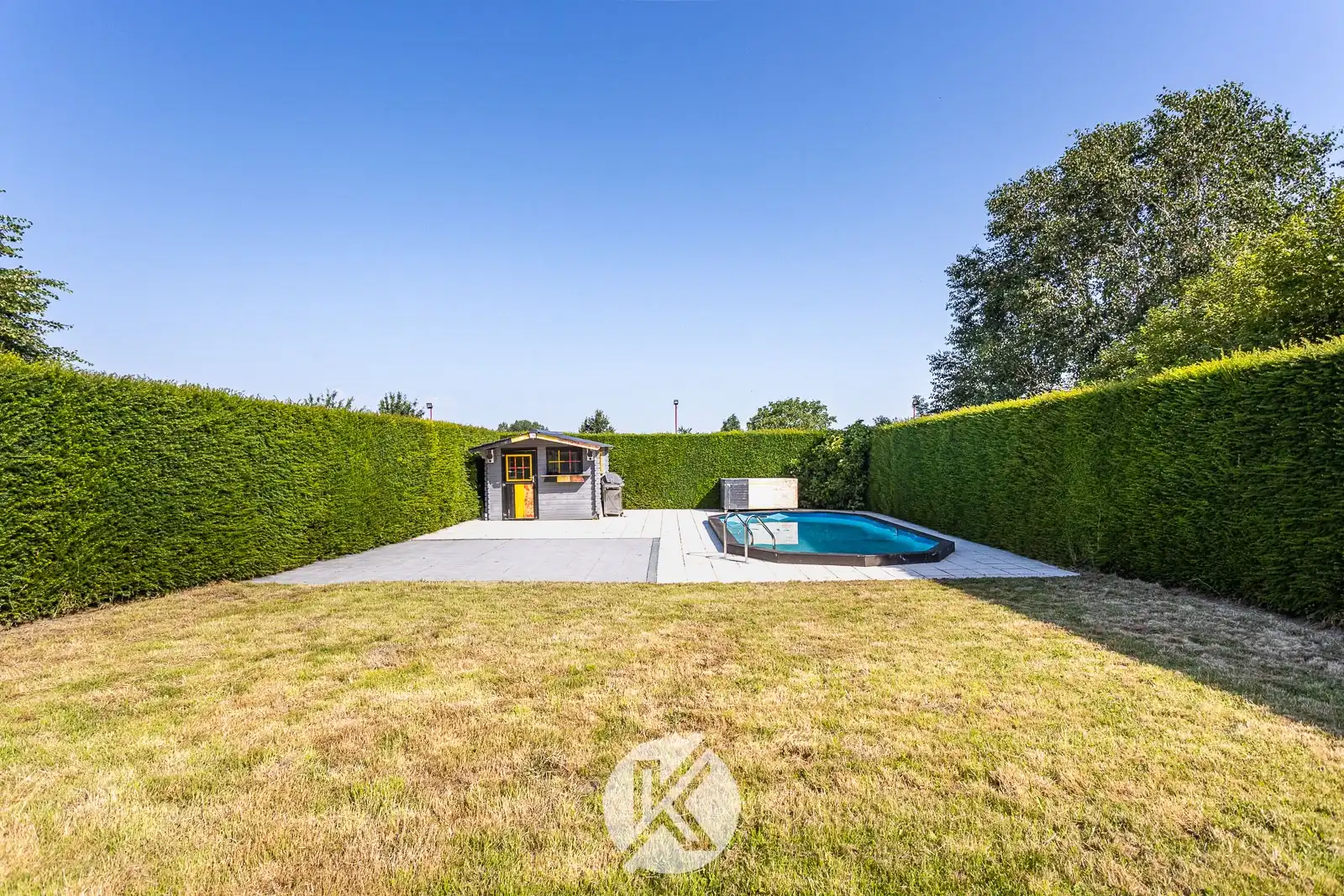 Veelzijdige eigendom met handelsruimte en bel-etagewoning foto 24