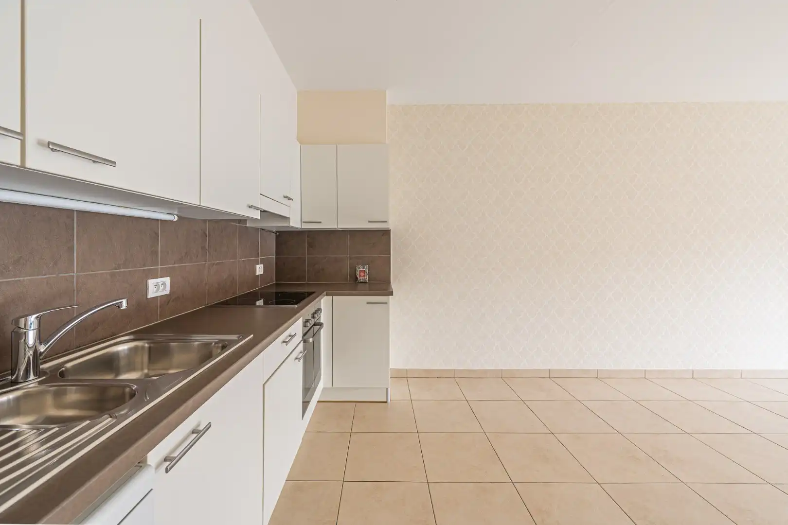 Instapklaar appartement met 2 slaapkamers, garage, berging en zonneterras in Dadizele foto 7