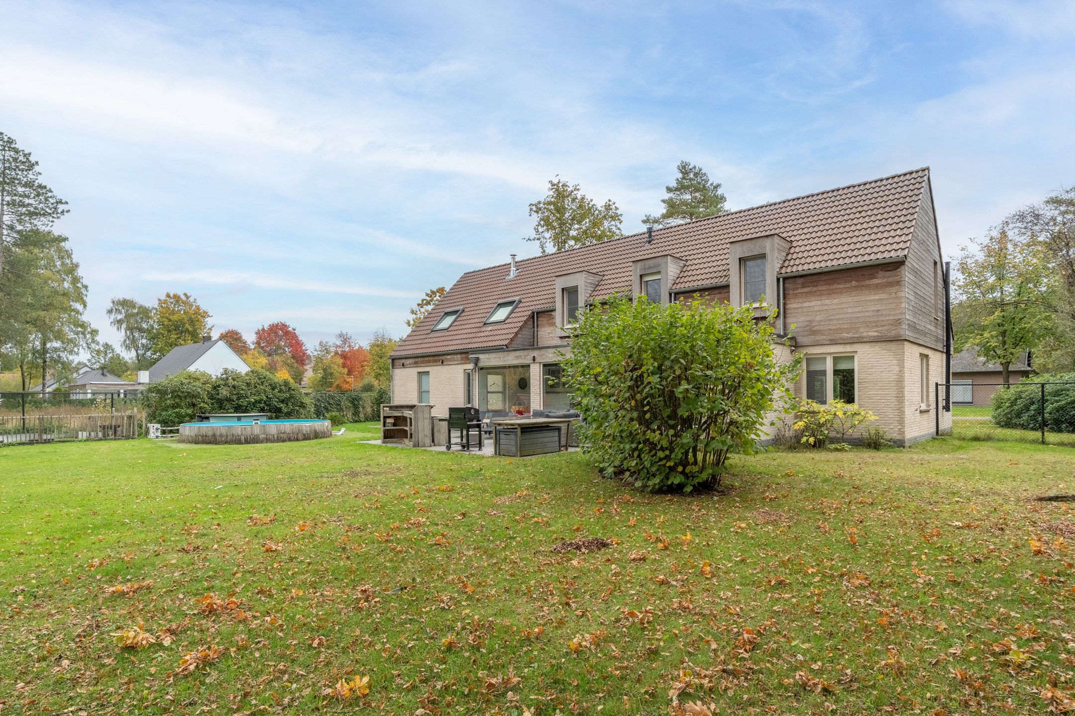 Ruime villa met 5/6 slpks op een perceel van 1.765 m²  foto 2