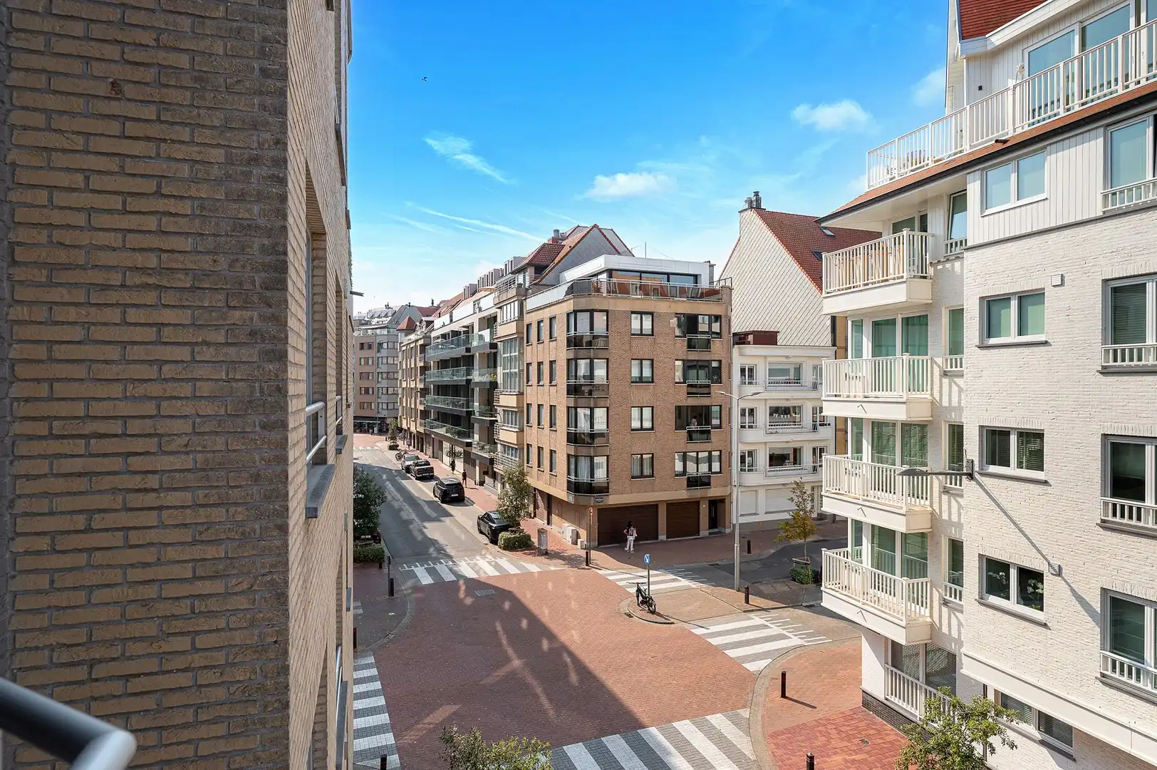 Instapklaar 2-slaapkamerappartement met terras op gegeerde locatie in Knokke. foto 13