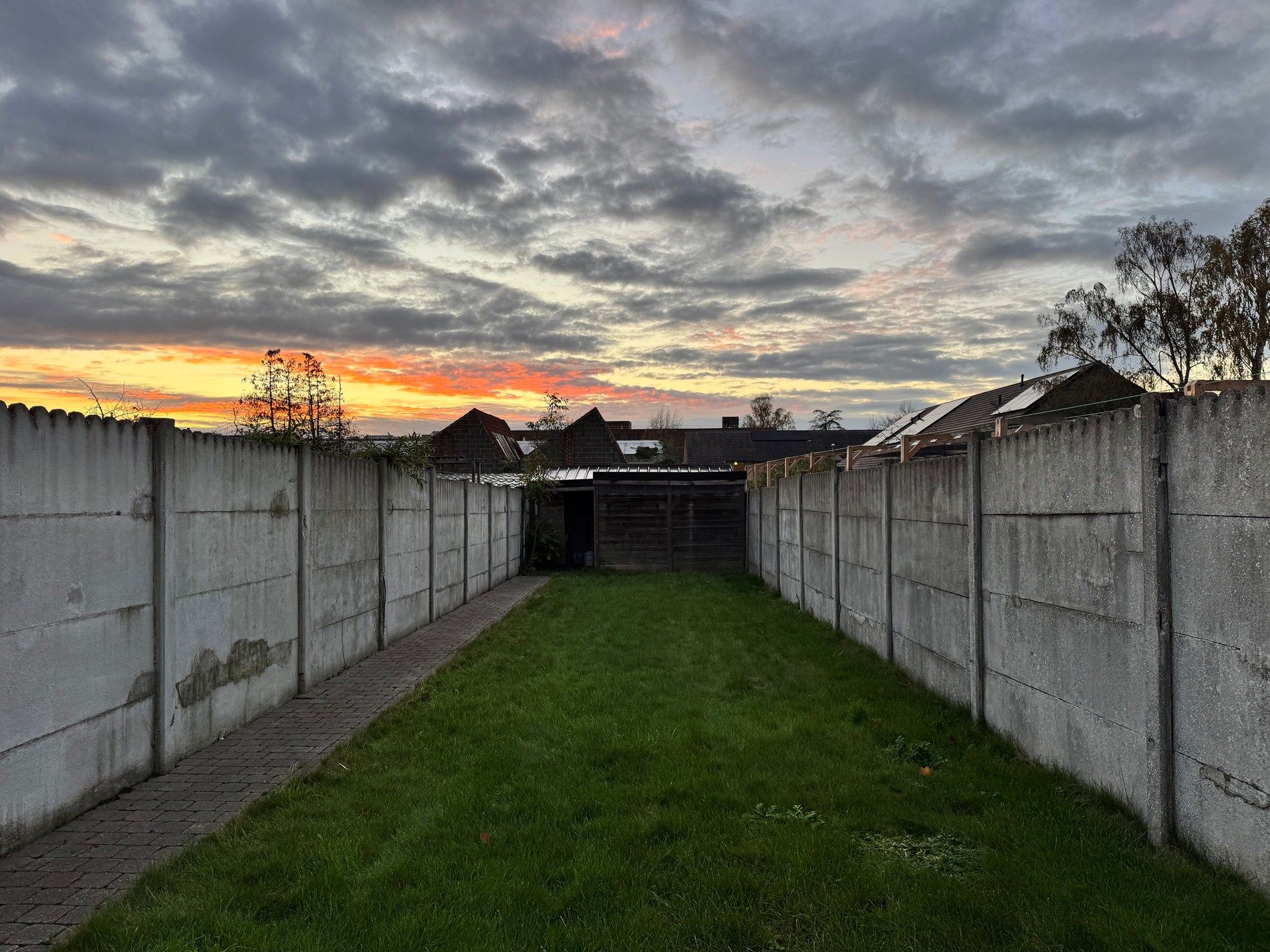 Instapklare woning met 3 slaapkamers en tuin te Roeselare foto 8