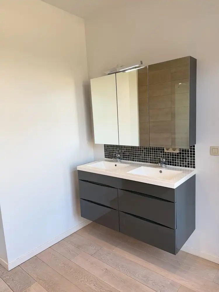 Brugge centrum, Instapklaar degelijk gerenoveerd energiezuinig  lichtrijk woonhuis  met 3 slaapkamers en koer foto 13