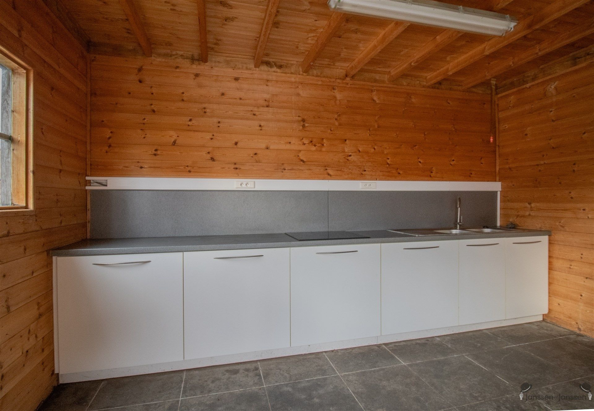 Rustig gelegen villa met min. 5 slaapkamers, ruime garage en zwembad op 1.876 m² foto 20